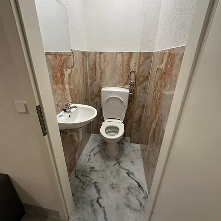 Проживание в семье Single With Privat Toilet In